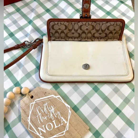 Coach Bone White/Tan Trim Leather Wristlet Clutch Vintage Small 1922 - Picture 3 of 4